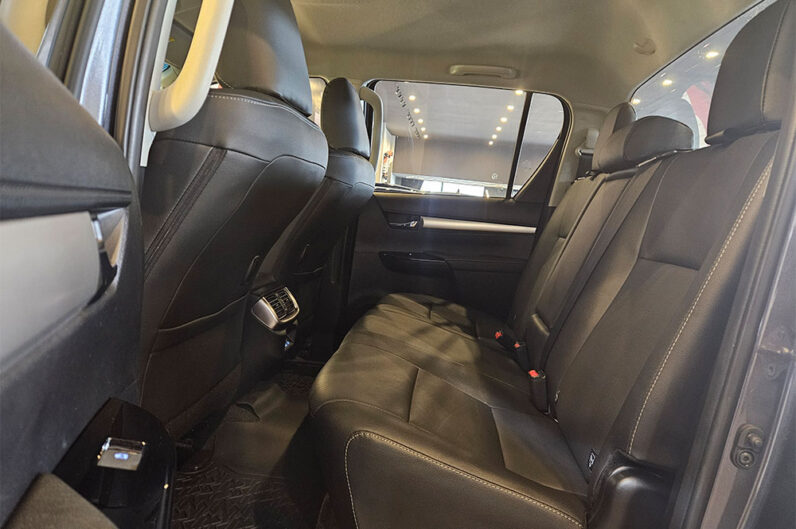 TOYOTA HILUX 2.8 D-4D TURBO DIESEL CD SRX 4X4 AUTOMÁTICO 2025