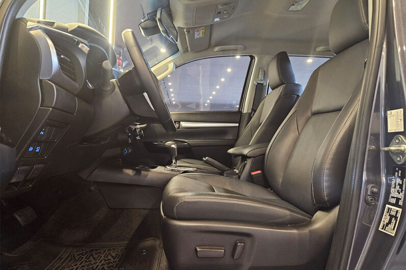 TOYOTA HILUX 2.8 D-4D TURBO DIESEL CD SRX 4X4 AUTOMÁTICO 2025
