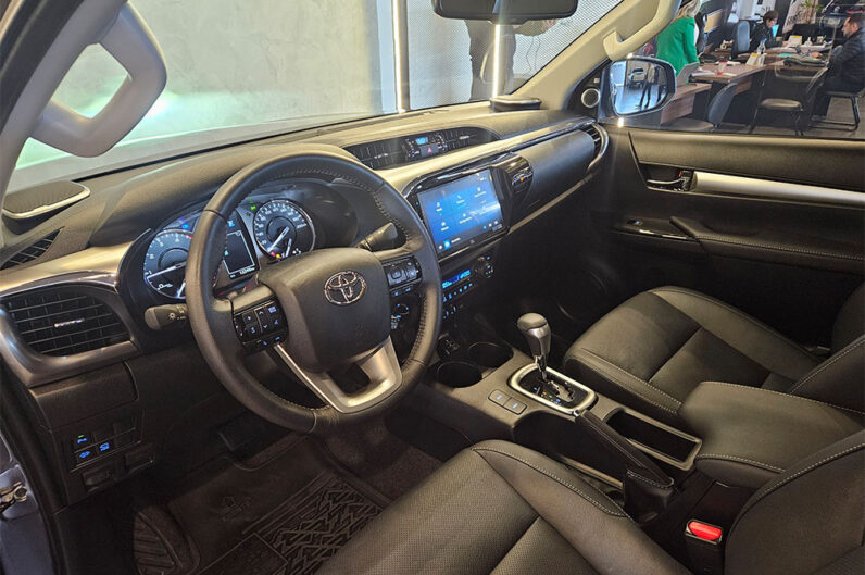 TOYOTA HILUX 2.8 D-4D TURBO DIESEL CD SRX 4X4 AUTOMÁTICO 2025