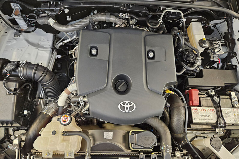 TOYOTA HILUX SW4 2.8 D-4D TURBO DIESEL SRX 7L 4X4 AUTOMÁTICO 2023