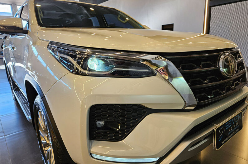 TOYOTA HILUX SW4 2.8 D-4D TURBO DIESEL SRX 7L 4X4 AUTOMÁTICO 2023