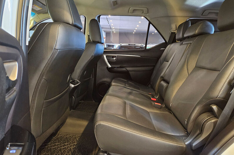 TOYOTA HILUX SW4 2.8 D-4D TURBO DIESEL SRX 7L 4X4 AUTOMÁTICO 2023