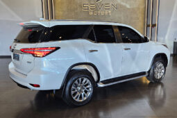 TOYOTA HILUX SW4 2.8 D-4D TURBO DIESEL SRX 7L 4X4 AUTOMÁTICO 2023
