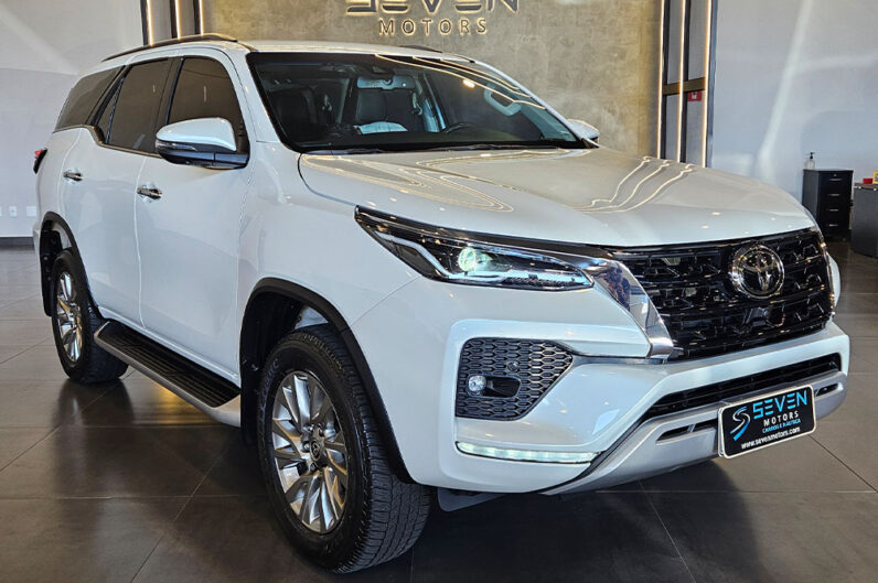 TOYOTA HILUX SW4 2.8 D-4D TURBO DIESEL SRX 7L 4X4 AUTOMÁTICO 2023