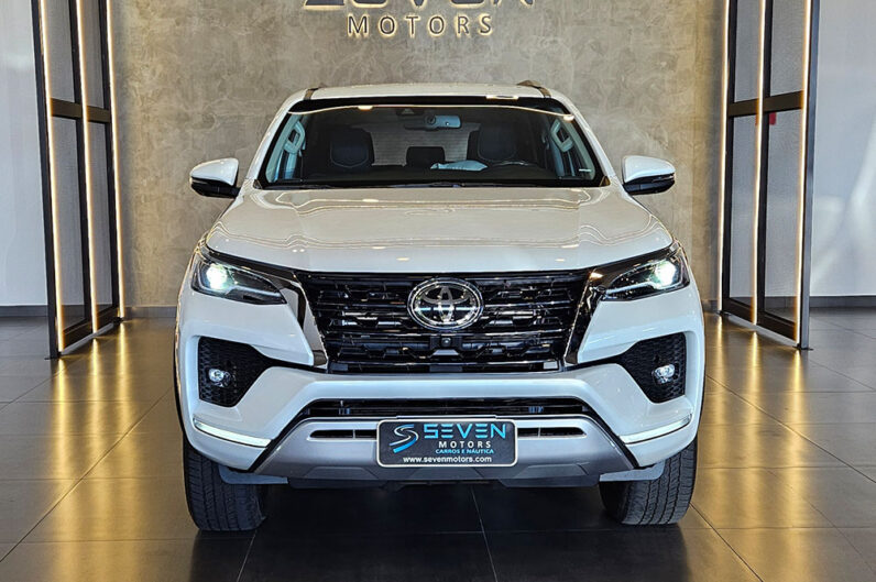 TOYOTA HILUX SW4 2.8 D-4D TURBO DIESEL SRX 7L 4X4 AUTOMÁTICO 2023