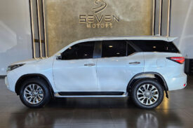 TOYOTA HILUX SW4 2.8 D-4D TURBO DIESEL SRX 7L 4X4 AUTOMÁTICO 2023