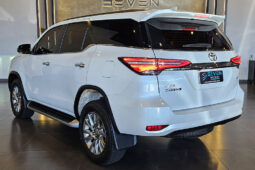 TOYOTA HILUX SW4 2.8 D-4D TURBO DIESEL SRX 7L 4X4 AUTOMÁTICO 2023