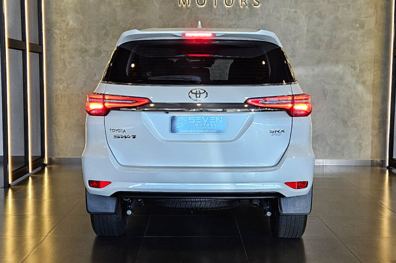 TOYOTA HILUX SW4 2.8 D-4D TURBO DIESEL SRX 7L 4X4 AUTOMÁTICO 2023
