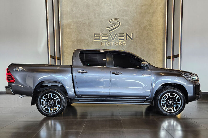 TOYOTA HILUX 2.8 D-4D TURBO DIESEL CD SRX 4X4 AUTOMÁTICO 2023
