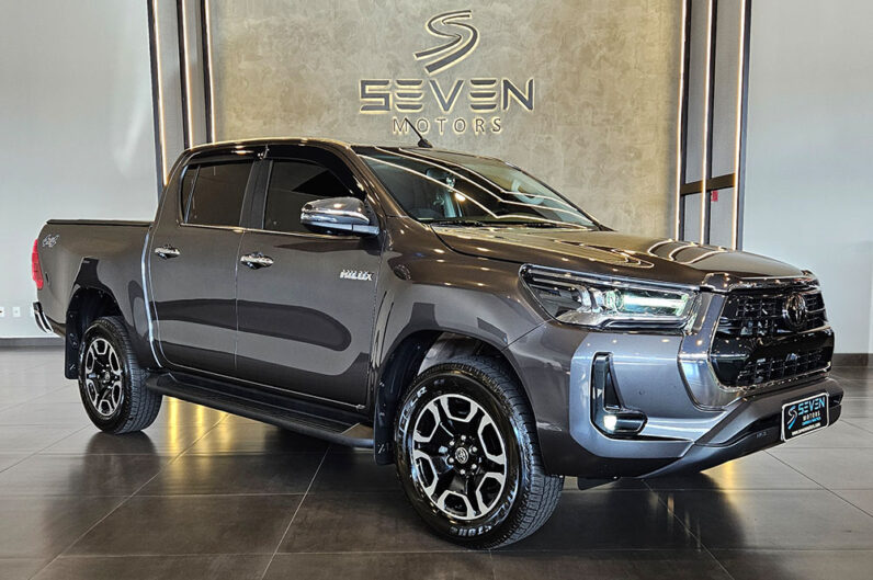 TOYOTA HILUX 2.8 D-4D TURBO DIESEL CD SRX 4X4 AUTOMÁTICO 2023