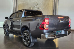 TOYOTA HILUX 2.8 D-4D TURBO DIESEL CD SRX 4X4 AUTOMÁTICO 2023