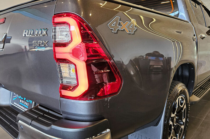 TOYOTA HILUX 2.8 D-4D TURBO DIESEL CD SRX 4X4 AUTOMÁTICO 2023