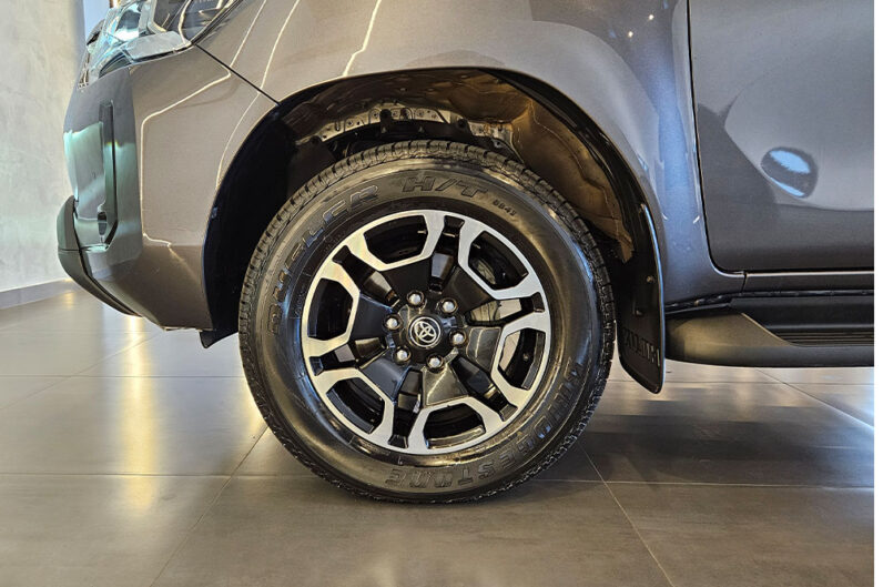 TOYOTA HILUX 2.8 D-4D TURBO DIESEL CD SRX 4X4 AUTOMÁTICO 2023