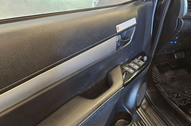 TOYOTA HILUX 2.8 D-4D TURBO DIESEL CD SRX 4X4 AUTOMÁTICO 2023