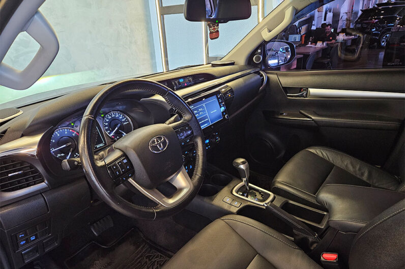 TOYOTA HILUX 2.8 D-4D TURBO DIESEL CD SRX 4X4 AUTOMÁTICO 2023