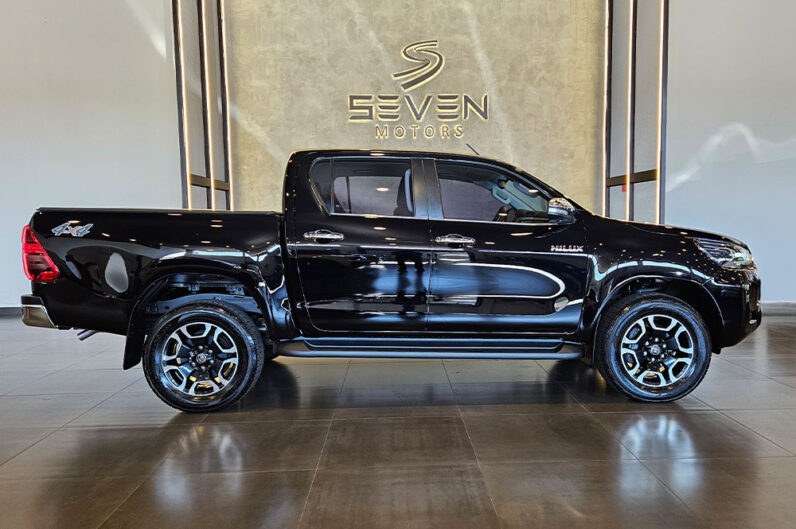 TOYOTA HILUX 2.8 D-4D TURBO DIESEL CD SRX 4X4 AUTOMÁTICO 2023