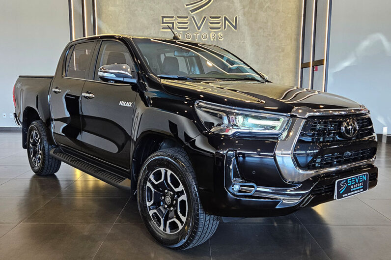 TOYOTA HILUX 2.8 D-4D TURBO DIESEL CD SRX 4X4 AUTOMÁTICO 2023
