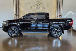 TOYOTA HILUX 2.8 D-4D TURBO DIESEL CD SRX 4X4 AUTOMÁTICO 2023