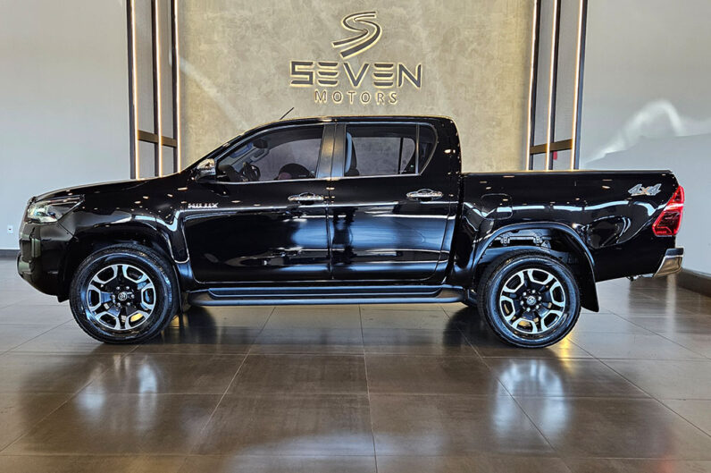 TOYOTA HILUX 2.8 D-4D TURBO DIESEL CD SRX 4X4 AUTOMÁTICO 2023