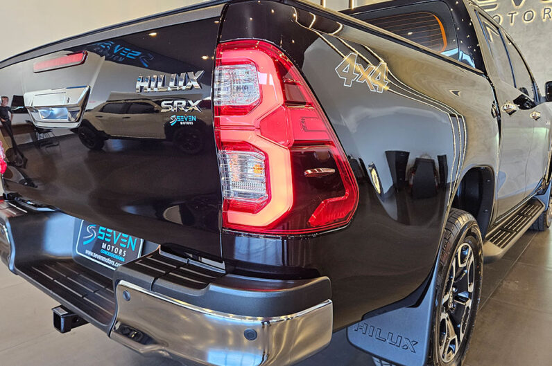 TOYOTA HILUX 2.8 D-4D TURBO DIESEL CD SRX 4X4 AUTOMÁTICO 2023