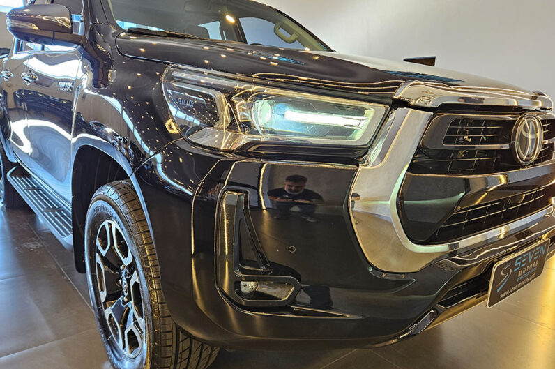 TOYOTA HILUX 2.8 D-4D TURBO DIESEL CD SRX 4X4 AUTOMÁTICO 2023