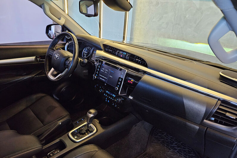 TOYOTA HILUX 2.8 D-4D TURBO DIESEL CD SRX 4X4 AUTOMÁTICO 2023