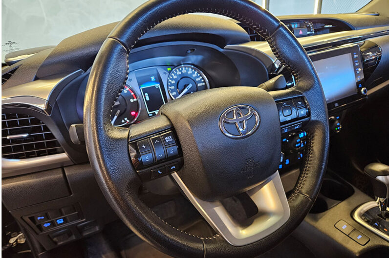 TOYOTA HILUX 2.8 D-4D TURBO DIESEL CD SRX 4X4 AUTOMÁTICO 2023