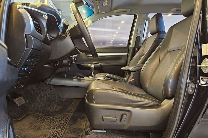 TOYOTA HILUX 2.8 D-4D TURBO DIESEL CD SRX 4X4 AUTOMÁTICO 2023