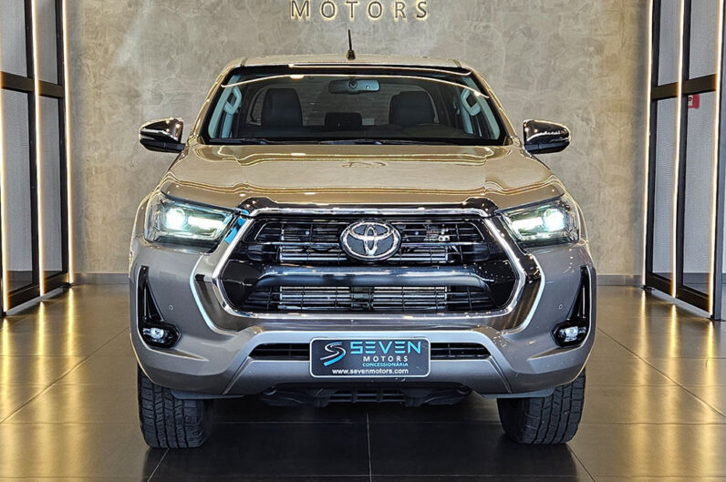 TOYOTA HILUX 2.8 D-4D TURBO DIESEL CD SRV 4X4 AUTOMÁTICO 2024