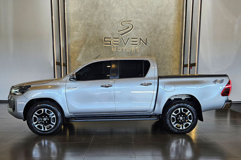 TOYOTA HILUX 2.8 D-4D TURBO DIESEL CD SRV 4X4 AUTOMÁTICO 2024