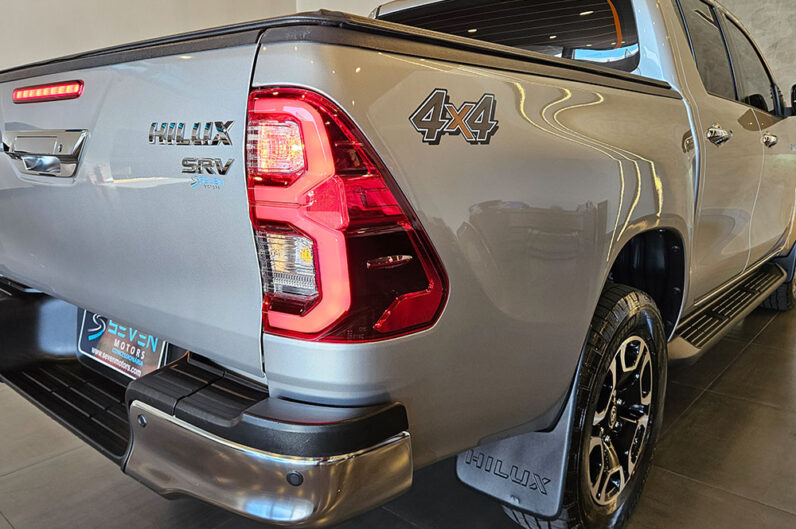 TOYOTA HILUX 2.8 D-4D TURBO DIESEL CD SRV 4X4 AUTOMÁTICO 2024