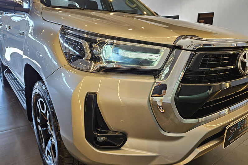 TOYOTA HILUX 2.8 D-4D TURBO DIESEL CD SRV 4X4 AUTOMÁTICO 2024