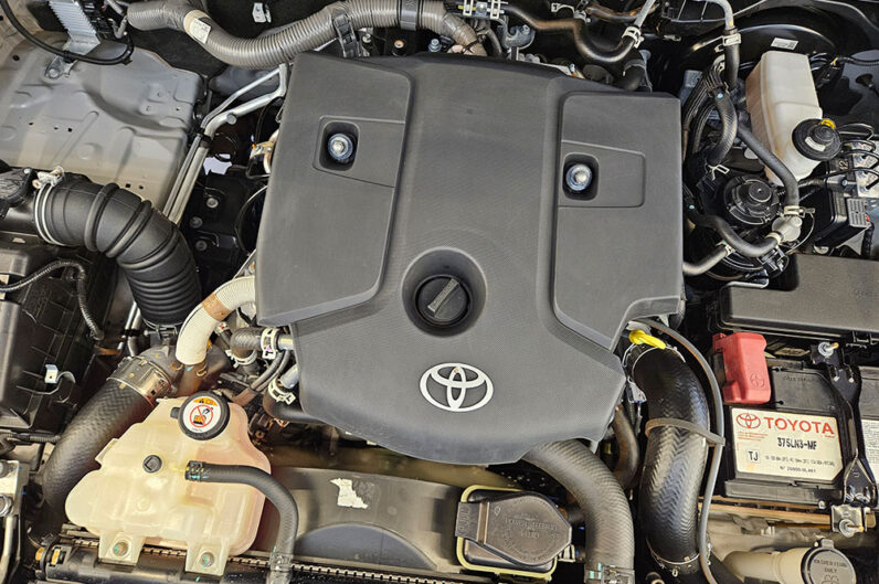 TOYOTA HILUX 2.8 D-4D TURBO DIESEL CD SRV 4X4 AUTOMÁTICO 2024