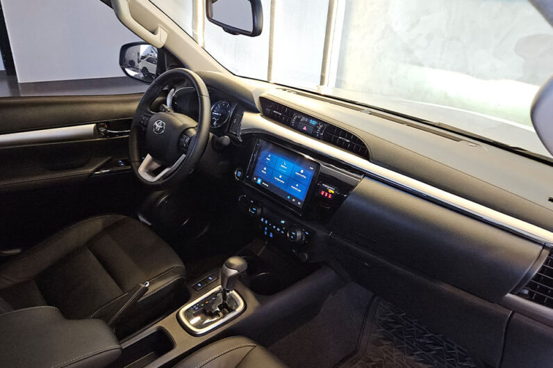 TOYOTA HILUX 2.8 D-4D TURBO DIESEL CD SRV 4X4 AUTOMÁTICO 2024