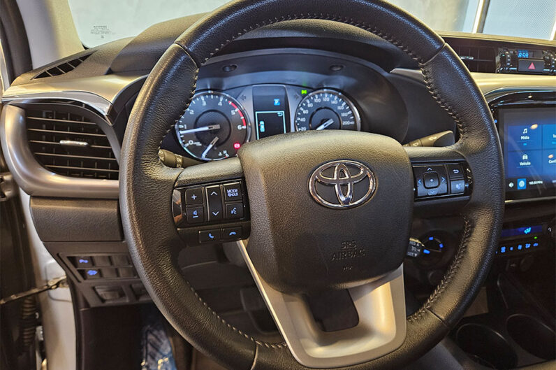 TOYOTA HILUX 2.8 D-4D TURBO DIESEL CD SRV 4X4 AUTOMÁTICO 2024