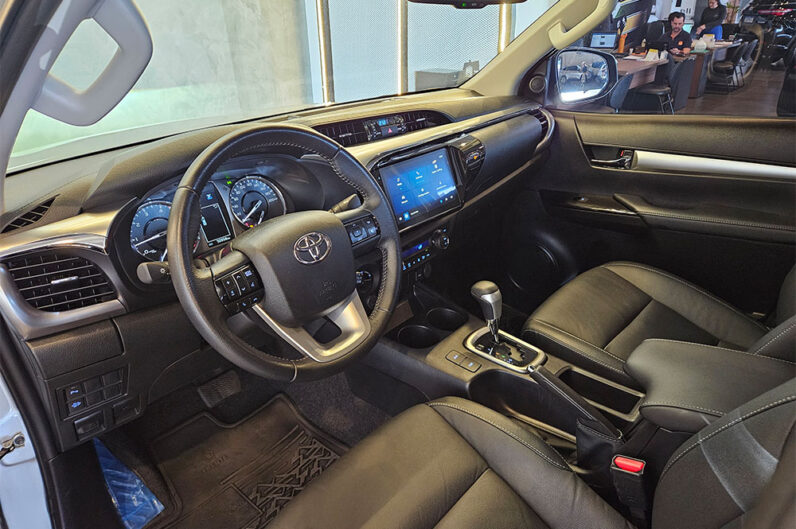 TOYOTA HILUX 2.8 D-4D TURBO DIESEL CD SRV 4X4 AUTOMÁTICO 2024