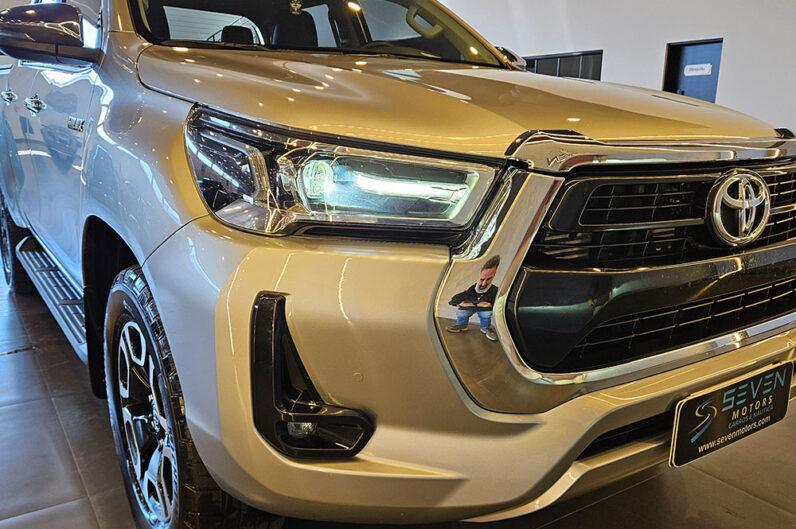 TOYOTA HILUX 2.8 D-4D TURBO DIESEL CD SRV 4X4 AUTOMÁTICO 2024