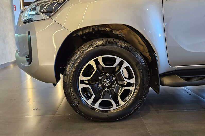 TOYOTA HILUX 2.8 D-4D TURBO DIESEL CD SRV 4X4 AUTOMÁTICO 2024