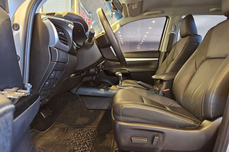 TOYOTA HILUX 2.8 D-4D TURBO DIESEL CD SRV 4X4 AUTOMÁTICO 2024