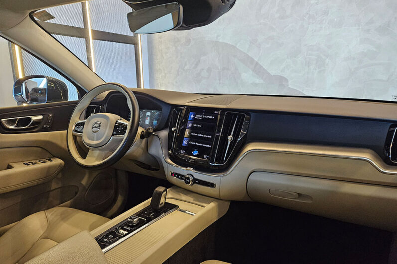 VOLVO XC60 2.0 T8 HYBRID MOMENTUM AWD GEARTRONIC 2021