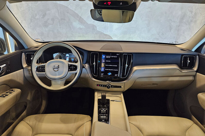 VOLVO XC60 2.0 T8 HYBRID MOMENTUM AWD GEARTRONIC 2021