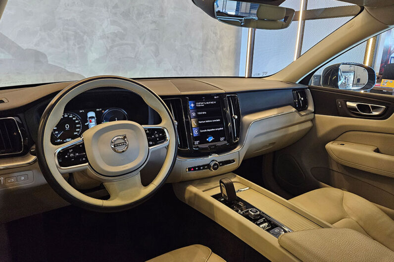 VOLVO XC60 2.0 T8 HYBRID MOMENTUM AWD GEARTRONIC 2021