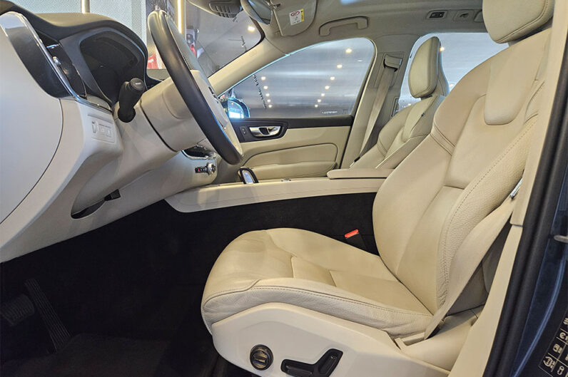 VOLVO XC60 2.0 T8 HYBRID MOMENTUM AWD GEARTRONIC 2021