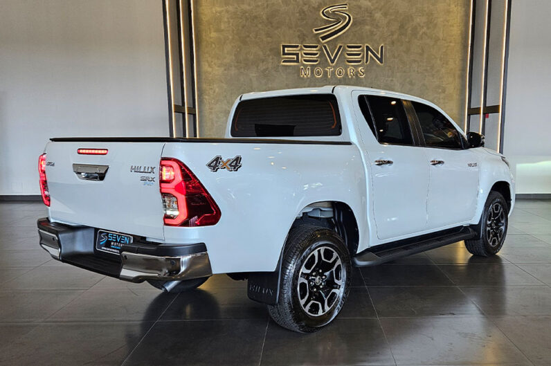 TOYOTA HILUX 2.8 D-4D TURBO DIESEL CD SRX 4X4 AUTOMÁTICO 2024