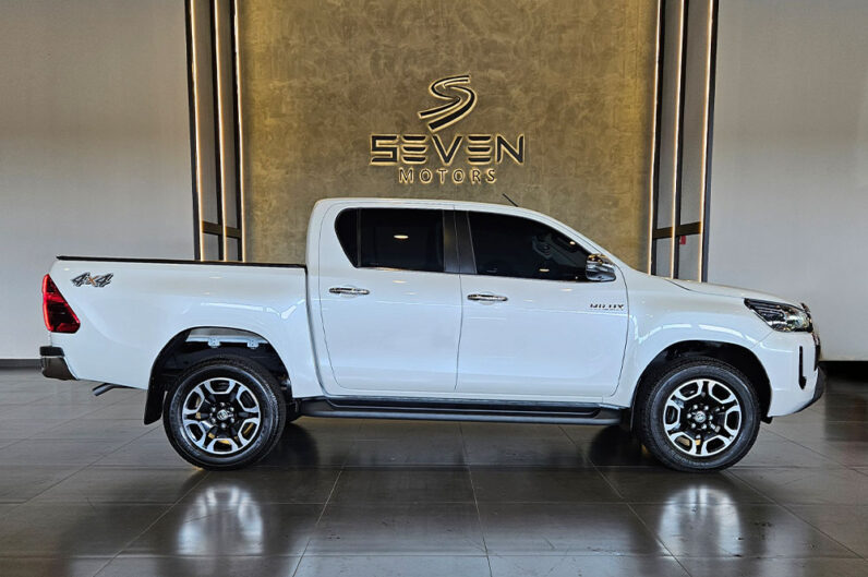 TOYOTA HILUX 2.8 D-4D TURBO DIESEL CD SRX 4X4 AUTOMÁTICO 2024
