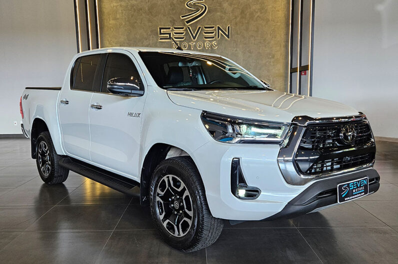 TOYOTA HILUX 2.8 D-4D TURBO DIESEL CD SRX 4X4 AUTOMÁTICO 2024