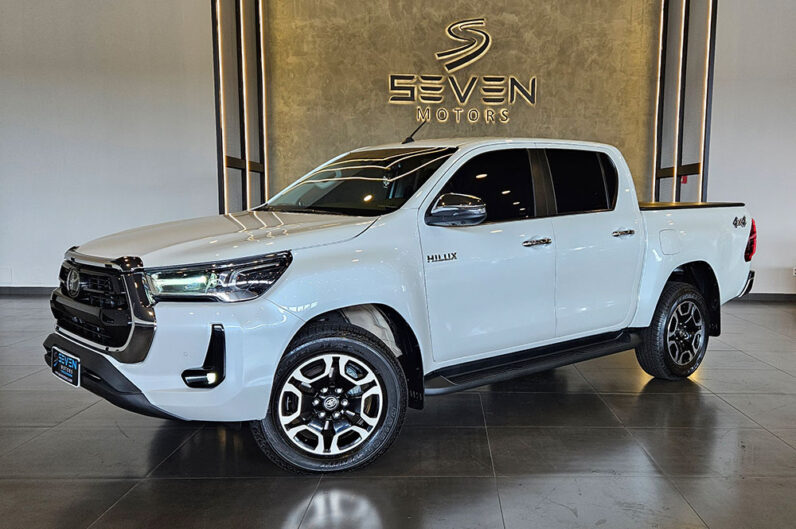 TOYOTA HILUX 2.8 D-4D TURBO DIESEL CD SRX 4X4 AUTOMÁTICO 2024