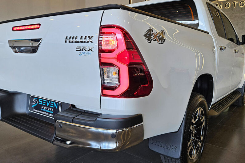 TOYOTA HILUX 2.8 D-4D TURBO DIESEL CD SRX 4X4 AUTOMÁTICO 2024