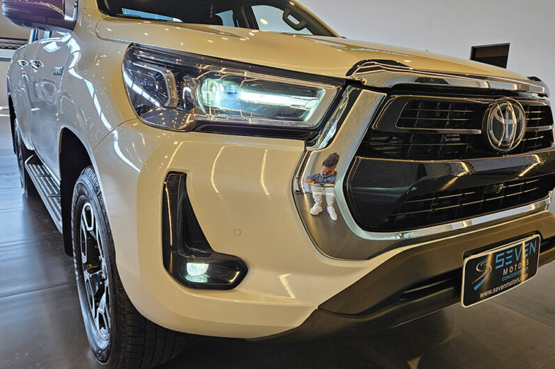 TOYOTA HILUX 2.8 D-4D TURBO DIESEL CD SRX 4X4 AUTOMÁTICO 2024