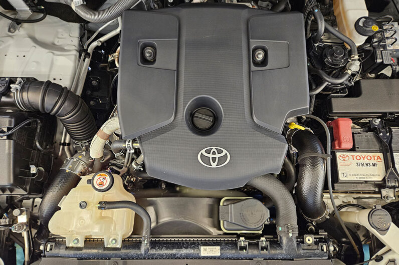 TOYOTA HILUX 2.8 D-4D TURBO DIESEL CD SRX 4X4 AUTOMÁTICO 2024